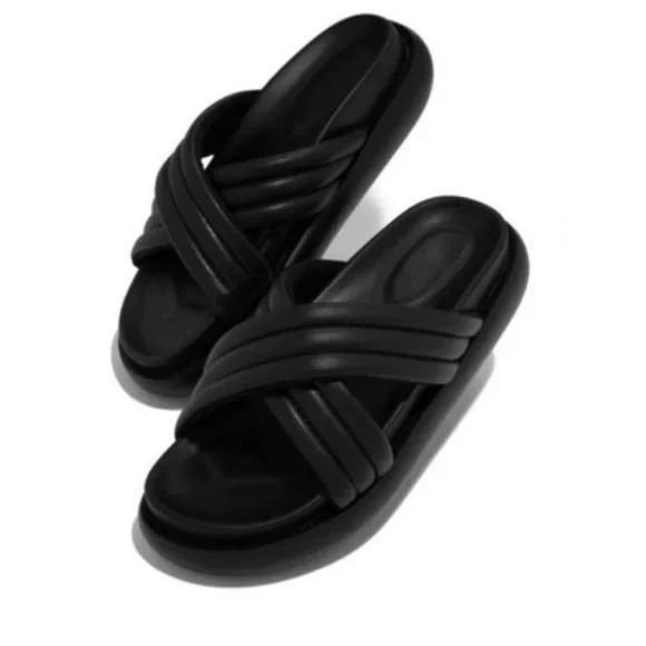 !! NEW !! Padded Criss Cross Platform Slide Sandals in Black - Picture 4 of 5